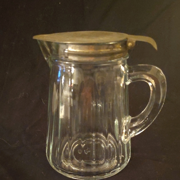 Vintage ribbed syrup pitcher w/metal flip lid #1 - Picture 1 of 4